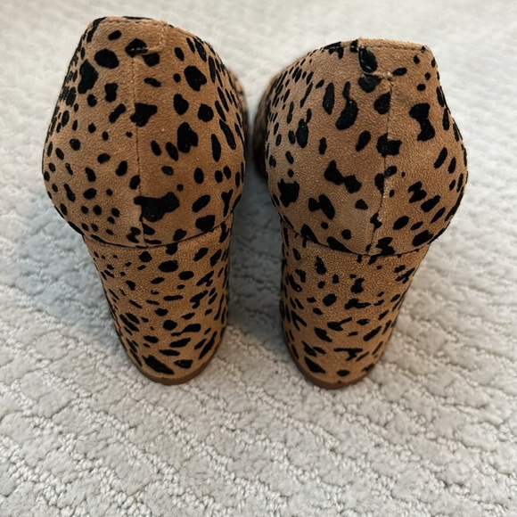 Gibson Latimer Petra Leopard Block Heel Pumps - Picture 7 of 7